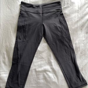 Lululemon reversible Crop Grey in size 6